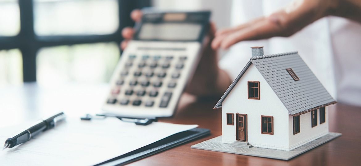 A New England homeowner compares bank statements against a mortgage statement that wrongly says the payments are behind.