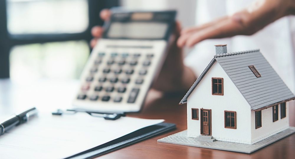 A New England homeowner compares bank statements against a mortgage statement that wrongly says the payments are behind.